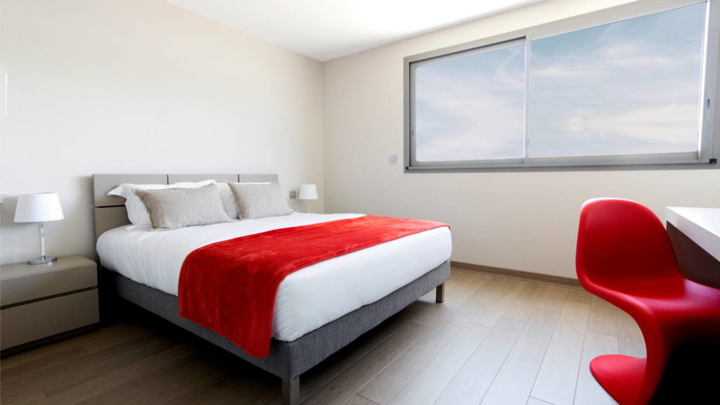 Lit double rouge - Location Appartement Porto Vecchio - Costa Nera, 4 étoiles